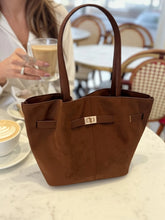 SANDY Kilit Detaylı Süet El ve Omuz Çantası Taba