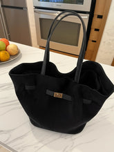 SANDY Kilit Detaylı Süet El ve Omuz Çantası Siyah