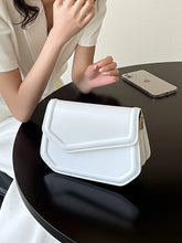 JADE Asimetrik Kapaklı Çapraz Omuz Çantası Beyaz