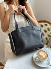 VERA Büyük Boy Suni Deri Omuz Çantası Siyah