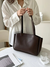 VERA Büyük Boy Suni Deri Omuz Çantası Acı Kahve